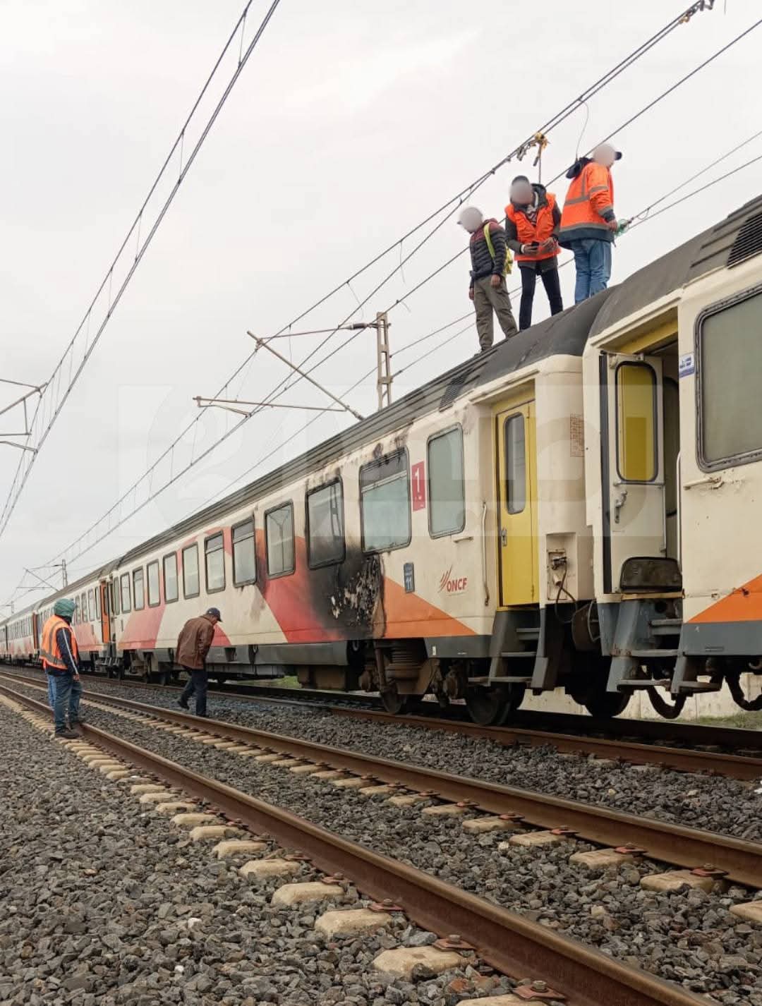 حريق في قطار بين فاس والدار البيضاء يتسبب في إصابات وتعطيل حركة السير