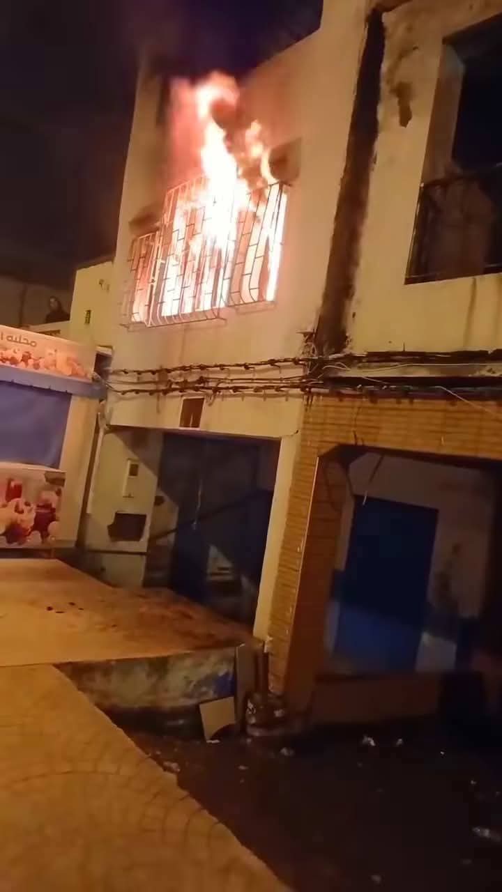 نجاة زوجين من حريق مهول بمنزلهما في قاع أسراس