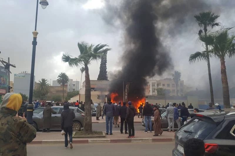 حريق مهول يلتهم معرضًا للسيارات بحي السماعلة في سطات