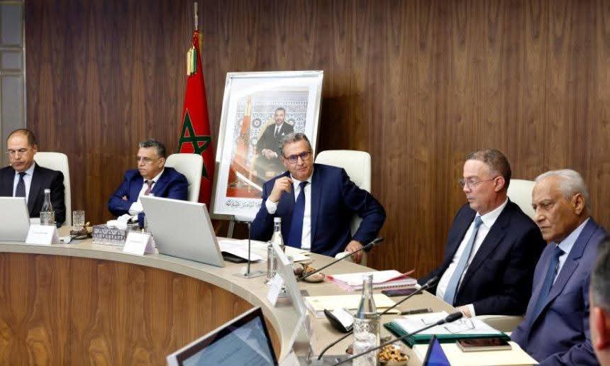 رئيس الحكومة يترأس اجتماعًا لمتابعة تنزيل قانون العقوبات البديلة