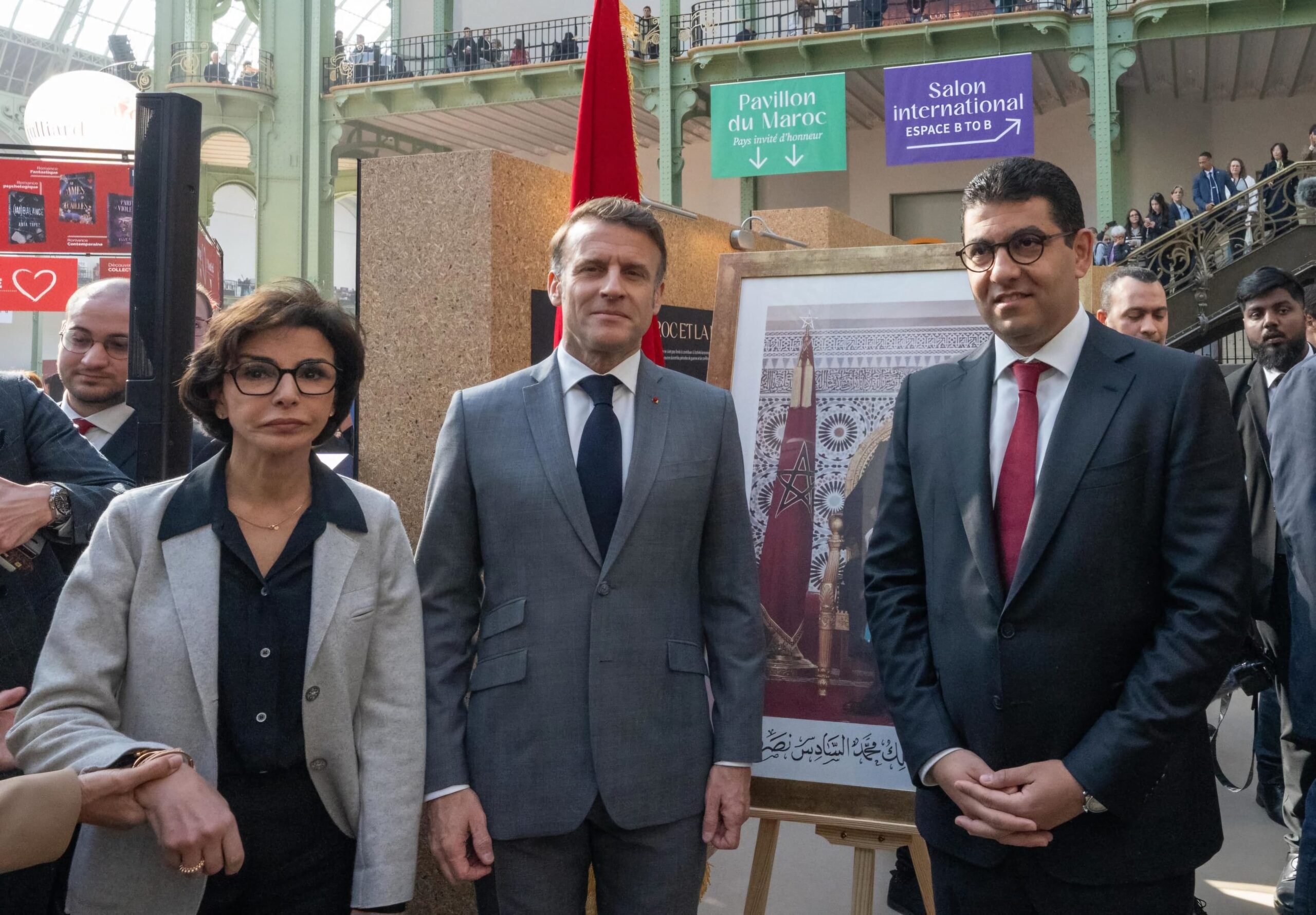 ماكرون في ضيافة المغرب بمعرض باريس للكتاب: إشادة بالصداقة التاريخية ومكانة الثقافة المغربية