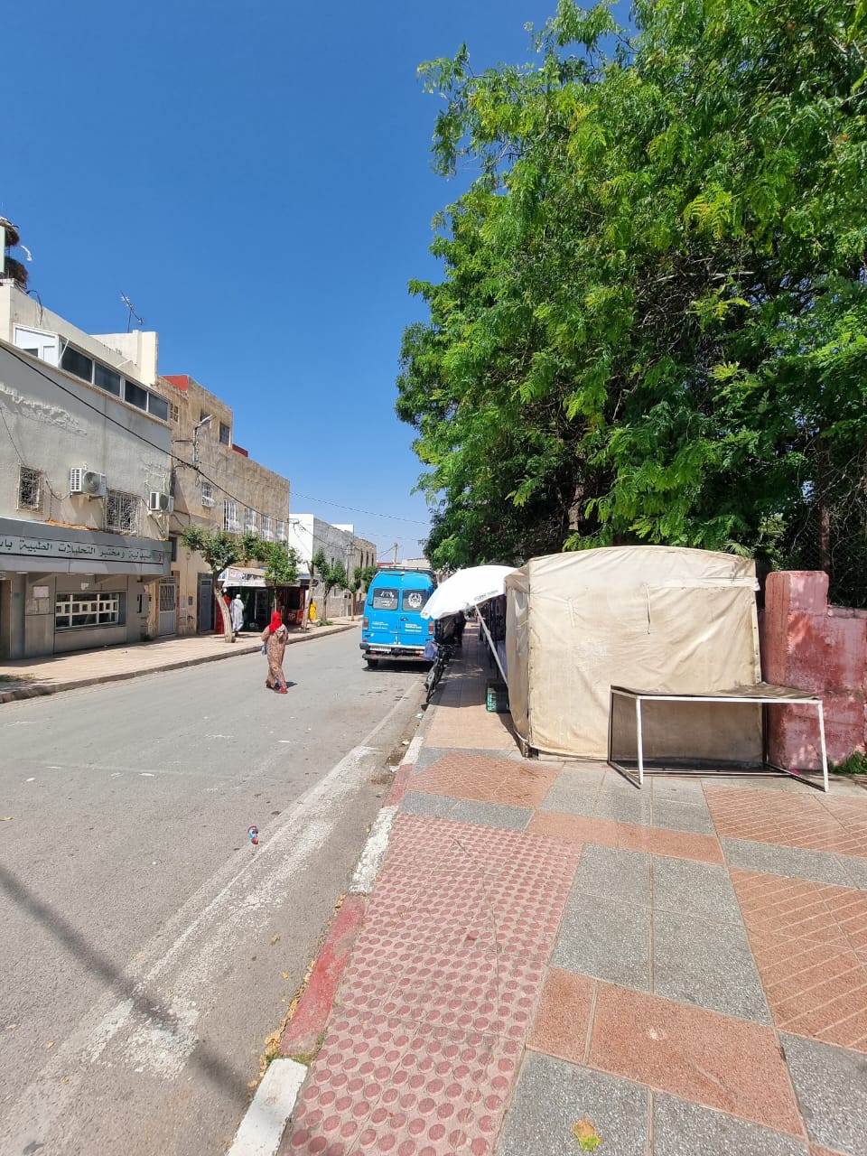 السوق المؤقت لحب الملوك بصفرو يُربك السير ويهدد سلامة الراجلين قرب ساحة باب المقام